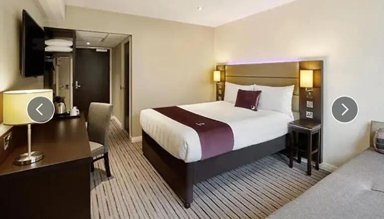 Apartment Cozy En-Suite Stay, Steps From Elizabeth Line London United Kingdom